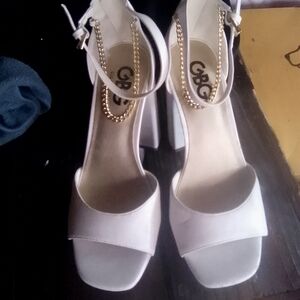 GBG Los Angeles Women's White Heeled Sandals